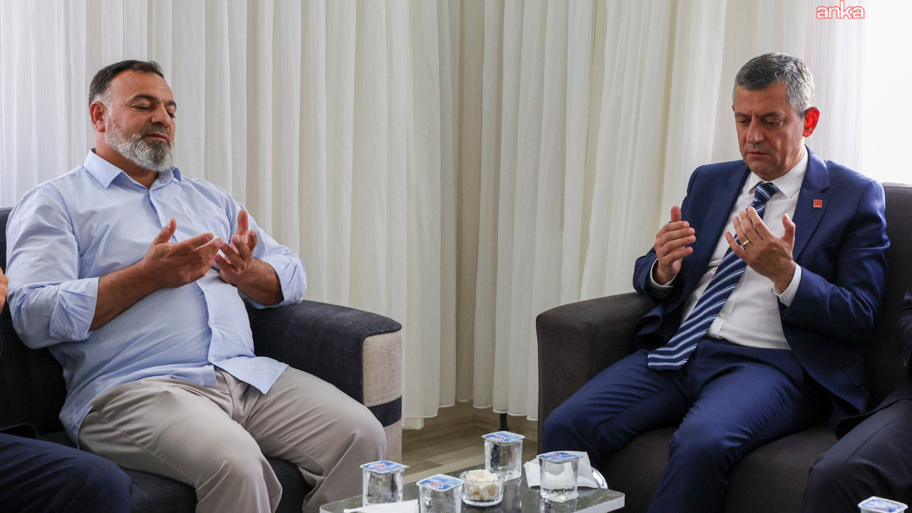 ozgur ozel sehit ailesini ziyaret etti 7ITdKfNX