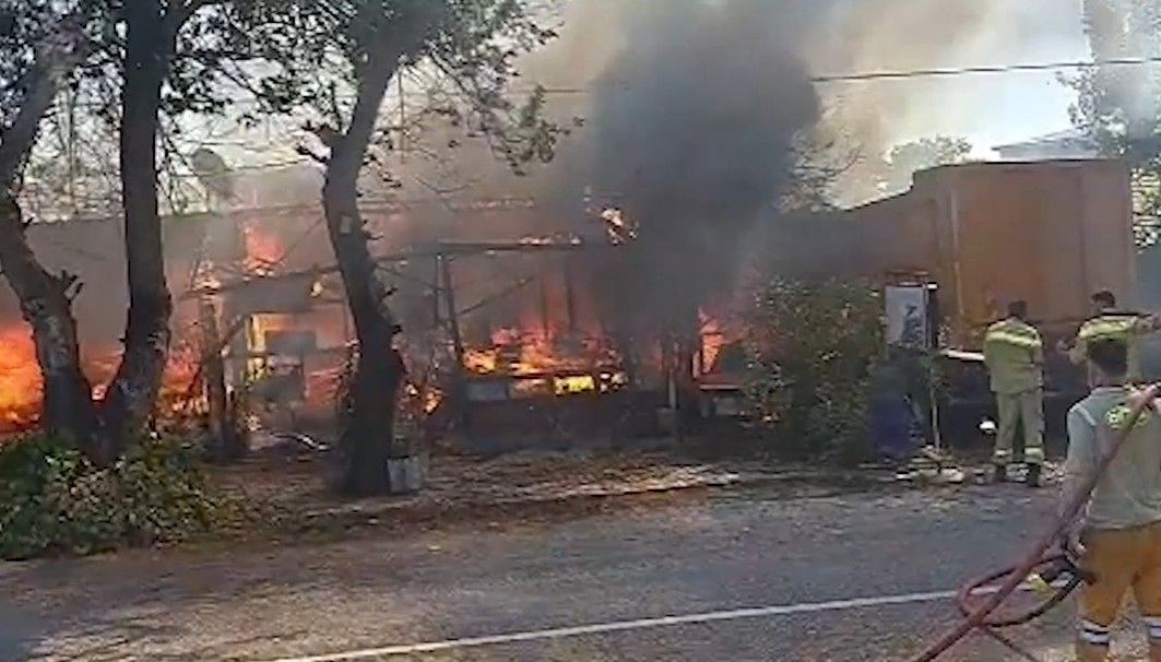 antalyada terk edilmis baraka alev topuna dondu LWw3xDxz.jpg