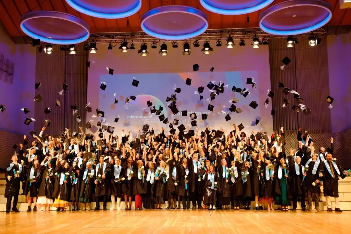 berlin international universitesi 2025 mezuniyet torenini gerceklestirdi QzuRYkXS.jpg