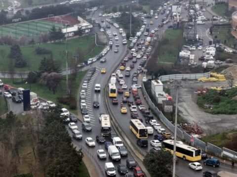 Altın Fiyatlarındaki Düşüş Kuyumcukent’te Yoğun İlgiye Sebep Oldu: Gram Altın Tükendi