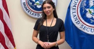 abd-istihbarati-uzmaninin-seker-babalari-ifsa-oldu-gorevden-alindi-mWuAX5Ri