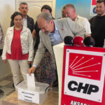 akpli-vekil-icin-yardim-sandigi-puW99kFn