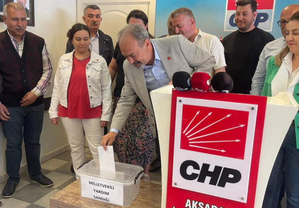 akpli-vekil-icin-yardim-sandigi-puW99kFn