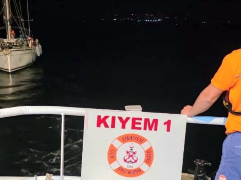 Bozcaada aciklarinda makinesi arizalanan tekne kurtarildi cbmSUZBT