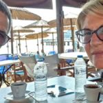 Havada kirilan pencereden disari cekilen yolcuyu esi bacaklarindan tutarak kurtardi mHOKHAWW