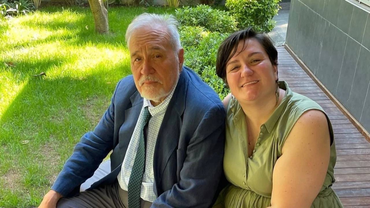 Ilber ortaylinin esyalarini whatsapp grubunda satisa cikarmisti kizindan aciklama geldi nXXpG8lP