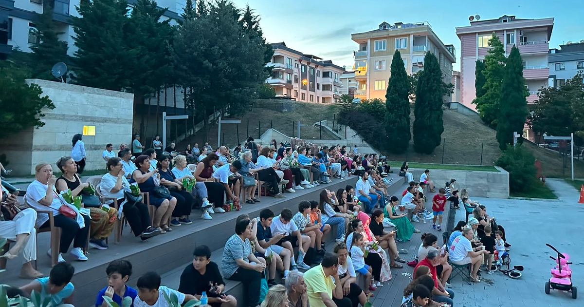 Istanbul bakirkoyluler acik hava sinema gunlerinde bulusuyor RGG1rBmO