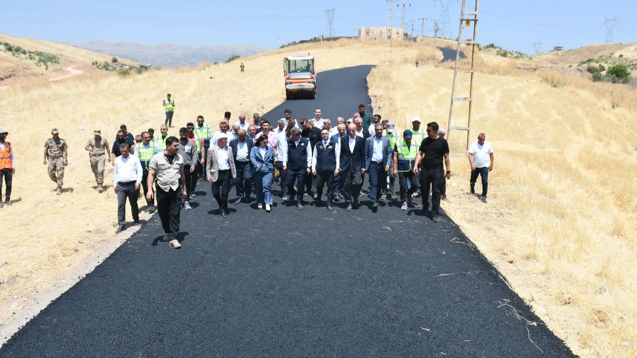 Sirnakta 150 kilometrelik koy yolu asfaltlama seferberligi basladi RbGBcLQ8